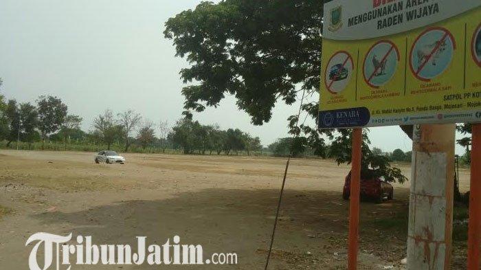 Lapangan Terdekat Untuk Belajar Mobil. Warga Mojokerto Keluhkan Aktivitas Belajar Mengendarai Mobil di