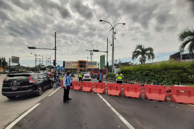 Pintu Keluar Tol Semarang. Lima pintu keluar tol Semarang ditutup