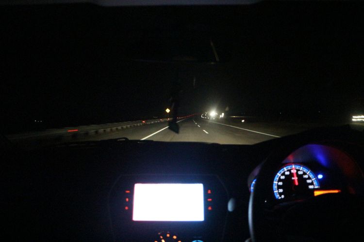 Foto Di Mobil Waktu Malam Hari. Foto Dalam Mobil Malam Hari