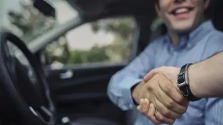 Cara Menjual Mobil Yang Masih Kredit. Tips Jual Mobil Saat Kredit Belum Lunas, Ikuti Aturannya