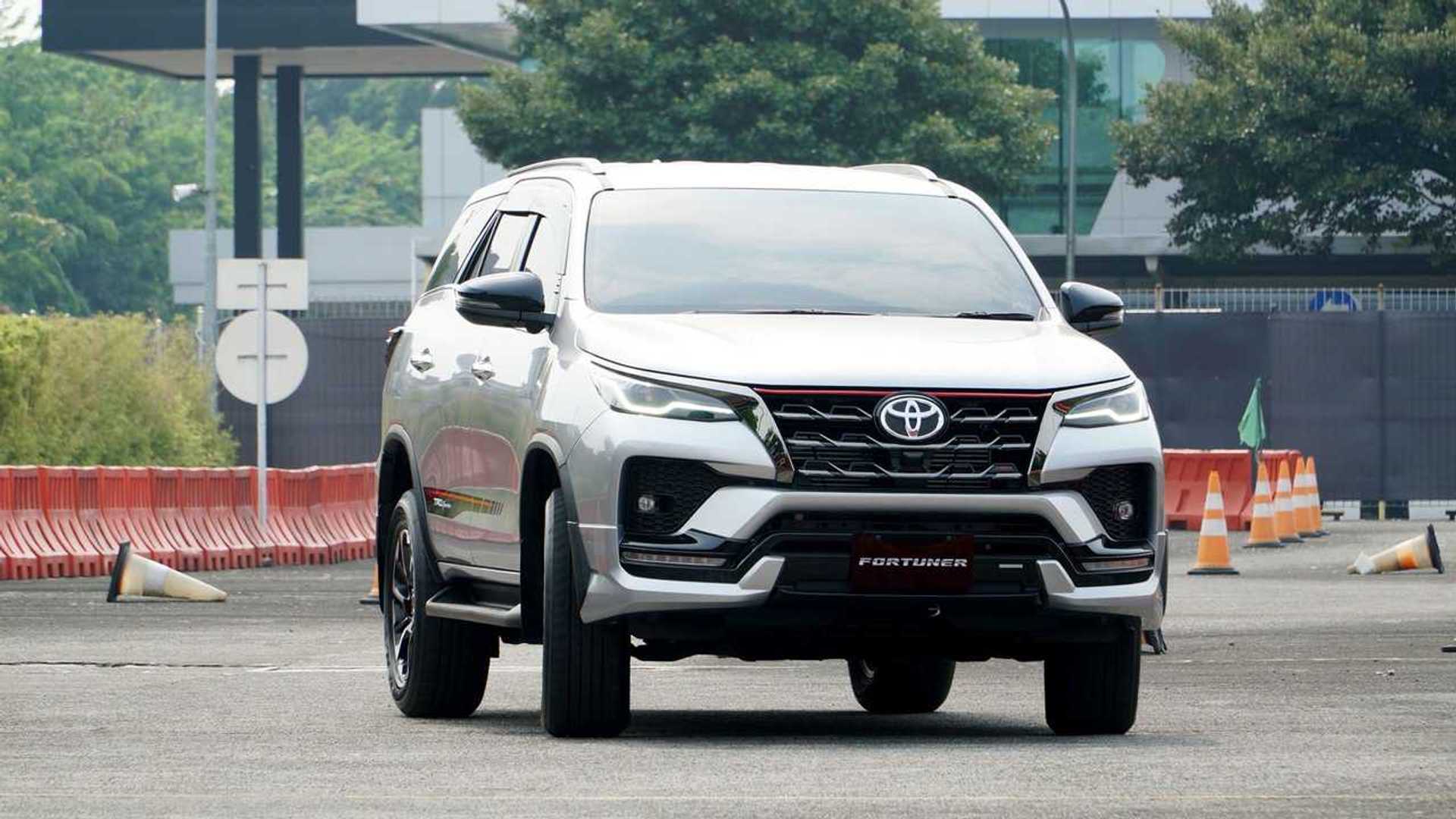 Dalam Mobil Fortuner Baru. Fitur Keren Mobil Toyota Fortuner Terbaru