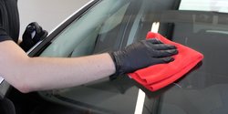 Cara Membersihkan Noda Kaca Yang Membandel. Cara Membersihkan Kaca Mobil dari Noda Membandel, Jangan