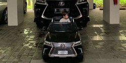 Mainan Mobil Mobilan Yang Bisa Dinaiki. Replika Mobil Mewah, 4 Mainan Mobil-mobilan Anak Seleb Ini