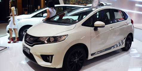 Harga Mobil Bekas Honda Jazz Rs 2014 Surabaya. Honda Jazz RS Black Top Limited Edition Ada di Surabaya