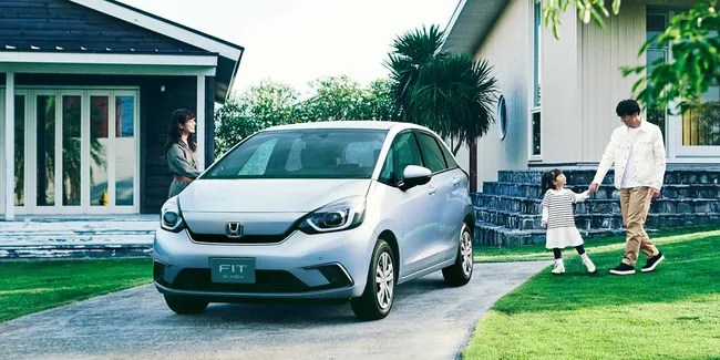 Harga Mobil Honda Jazz Vs Toyota Yaris. Honda Jazz VS Toyota Yaris, Mana yang Lebih Laris?