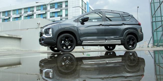 Harga Xpander Cross Oktober 2020. Mitsubishi Rilis Xpander Cross Rockford Fosgate Black Edition