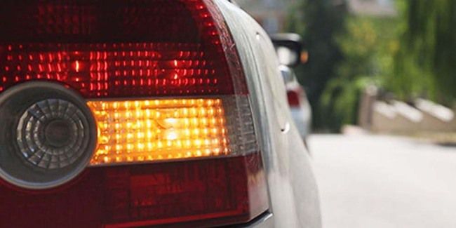 Penyebab Lampu Sein Mobil Berkedip Cepat. Lampu Sein Berkedip Lebih Cepat, Pertanda Sudah Waktunya