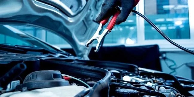 Cara Jumper Aki Mobil Matic. Cara Jumper Aki Mobil yang Mudah dan Aman, Ini Langkah