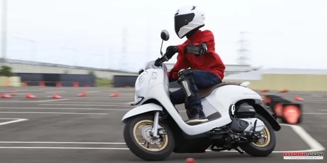 Cara Menghilangkan Rasa Takut Naik Motor. Tips Menghilangkan Rasa Takut saat Belajar Naik Motor