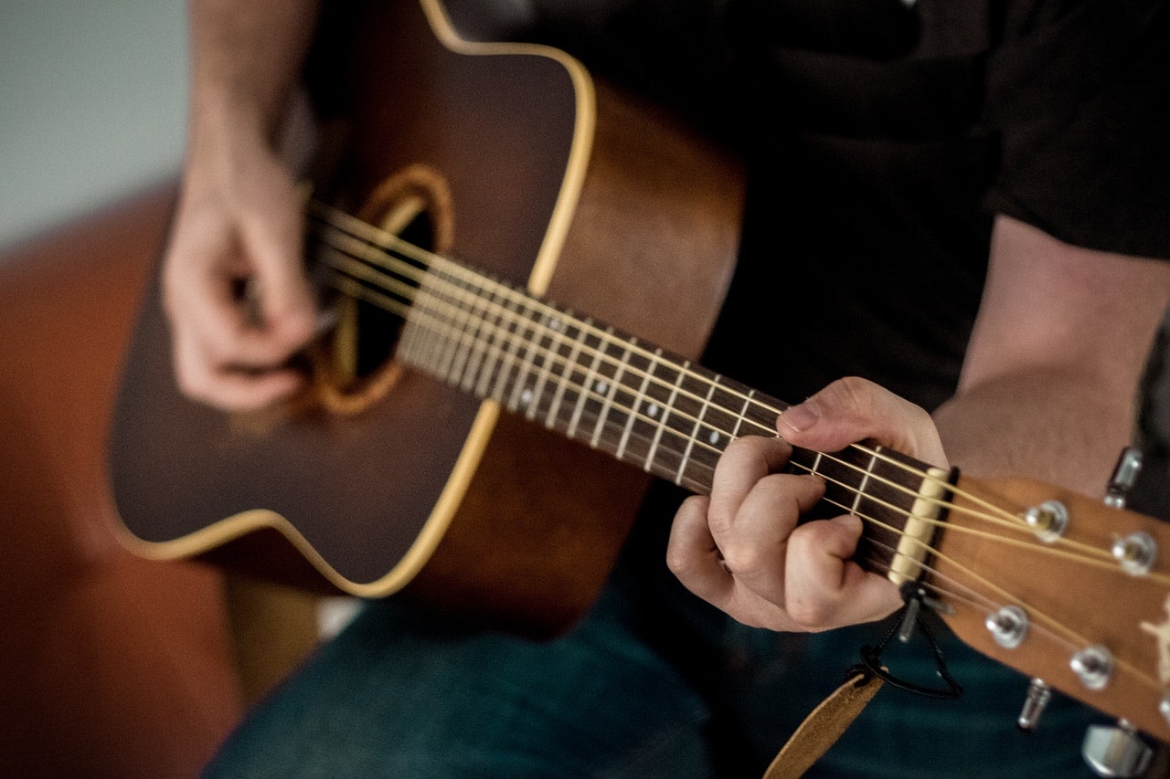 Macam-macam Kunci Dan Gambarnya. Kunci Dasar Gitar Lengkap dengan Gambar dan Panduannya