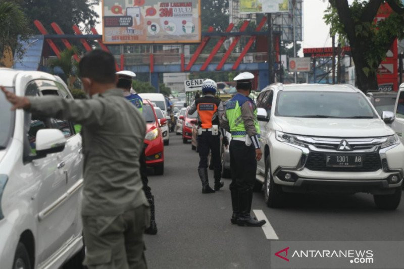 Perbedaan Plat F Bogor Sukabumi Cianjur. Kapolresta Bogor: Pelat Nomor F tetapi Sukabumi dan Cianjur, di