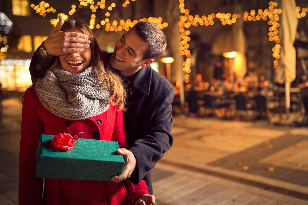 Barang Yang Disukai Wanita. 30 Hadiah Untuk Pacar Wanita yang Membuat Si Dia Merasa