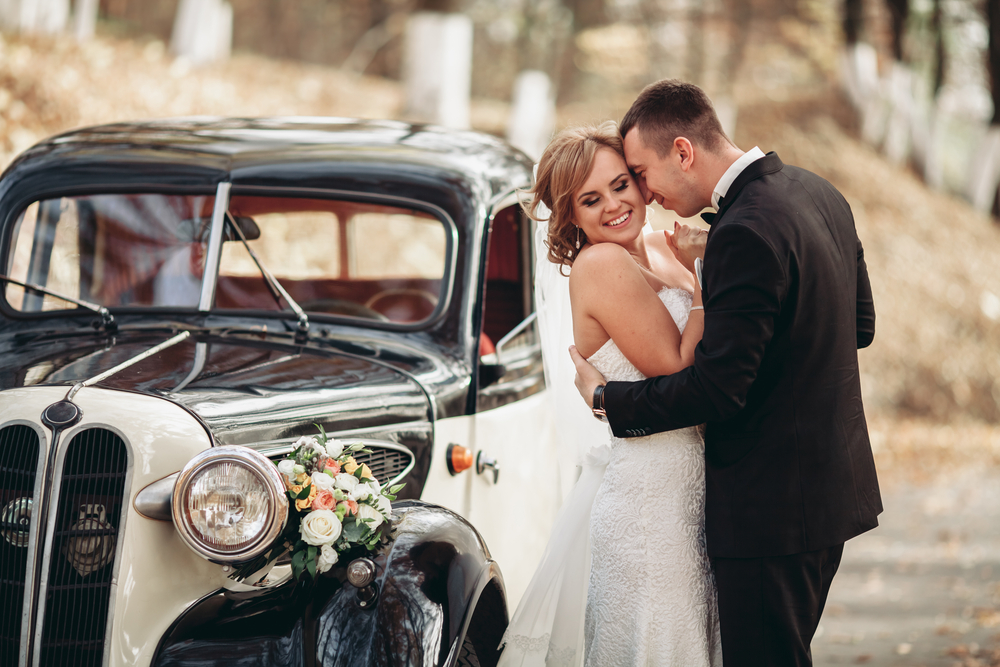 Bunga Buat Mobil Pengantin. Bikin Mobil Pernikahanmu Cantik dengan 10 Rekomendasi Hiasan