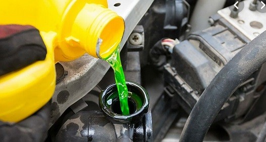 Radiator Coolant Terbaik Untuk Mobil. Air Radiator Mobil yang Bagus 1