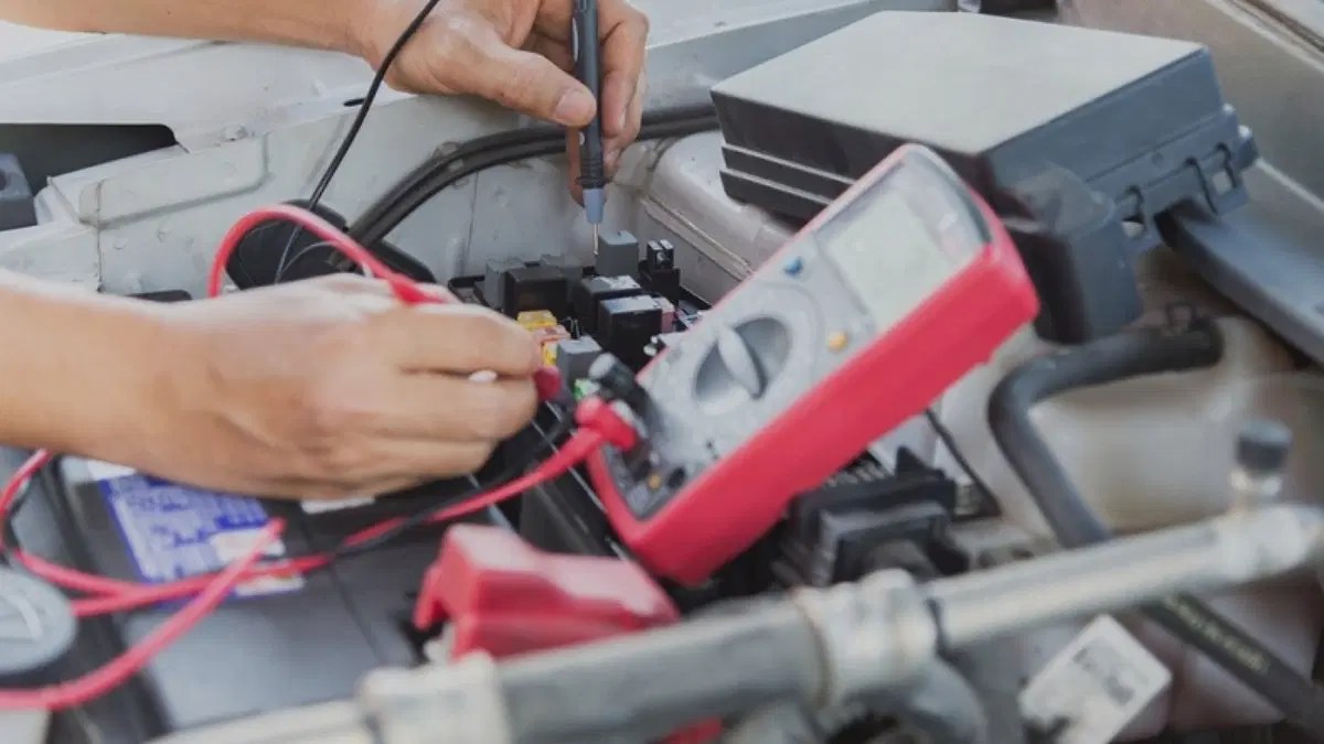 Cara Mengatasi Mobil Tidak Bisa Distarter Bunyi Tek Tek. Mobil tidak Bisa Distarter Bunyi Tek Tek: Penyebab dan Cara