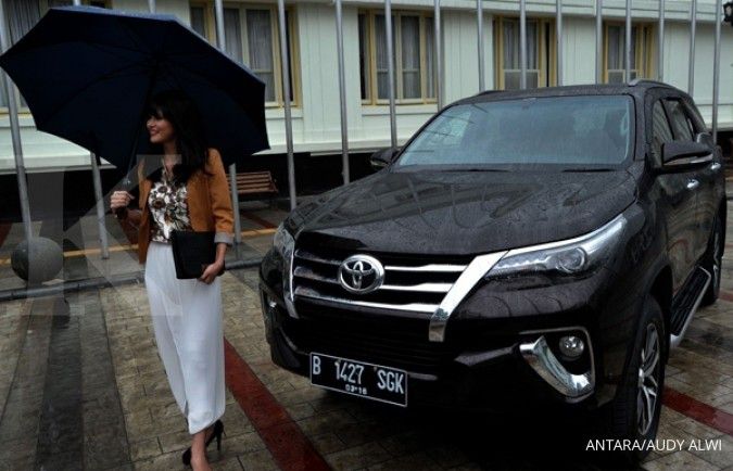 Harga Mobil Baru Toyota Fortuner Jakarta. Berlaku April, harga mobil baru Toyota Fortuner dengan diskon
