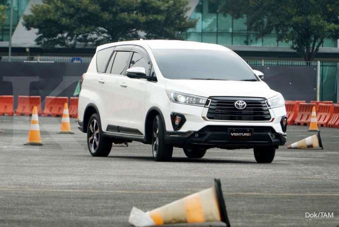 Harga Mobil Innova Reborn Baru 2021. Siap-siap, harga mobil baru Innova bisa turun Rp 80-an juta jika