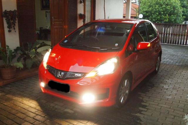 Honda Jazz Warna Merah. Honda jazz RS Tahun 2013 warna merah