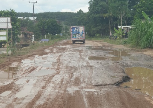 Gerbang Tol Lambu Kibang. PT HK Diminta Segera Perbaiki Jalan Menuju Pintu Tol Lambu Kibang