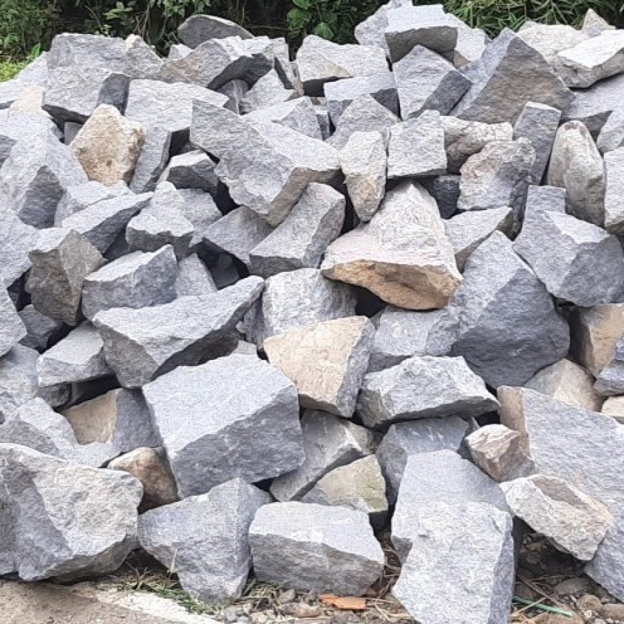 1 Rit Batu Kali Berapa Kubik. Update Harga Batu Belah Split (1 Truk & per M3) – Daftar Harga