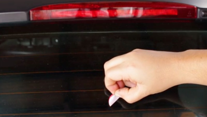 Cara Menghilangkan Bekas Stiker Di Baju. 7 Cara Menghilangkan Bekas Stiker Membandel