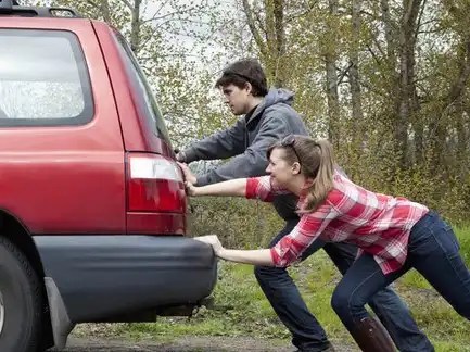 Cara Mendorong Mobil Mogok. Penting Diketahui Sebelum Mendorong Mobil Mogok