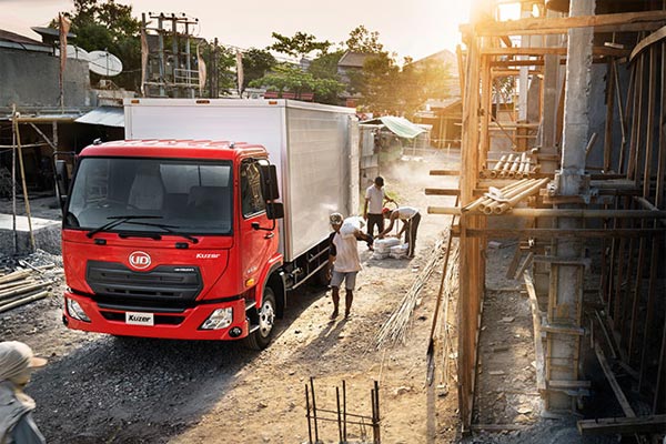 Interior Ud Truck Kuzer. UD Trucks Kuzer Resmi Mengaspal, Ini Spesifikasi dan Harganya