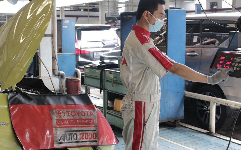 Mobil Yang Kap Atas Bisa Dibuka. Menutup Kap Mesin Mobil Lebih Baik Ditekan atau Dibanting