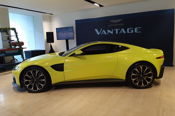 Harga Aston Martin Indonesia. Aston Martin New Vantage Hadir di Indonesia, Ini Harga & Spesifikasi