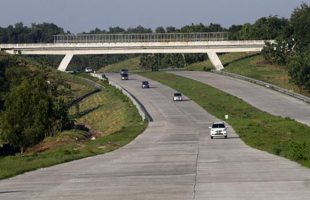 Mobil Yang Akan Keluar 2017. JALUR MUDIK LEBARAN 2017 : Pintu Keluar Tol Soker Digeser