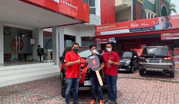 Panjang Mobil Toyota Rush. Jalan Panjang Guru SD di Situbondo Raih Mobil Toyota Rush