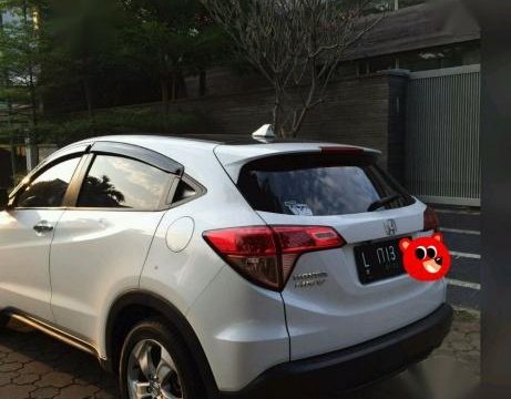 Harga Honda Hrv 2017 Surabaya. HRV 2017 E CVT putih pakai 1 bulan saja nopol cantik L surabaya