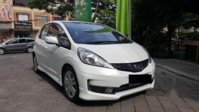 Harga Honda Jazz Ge8 1.5 E At 2013. HONDA JAZZ GE8 1.5 E AT tahun 2013 warna putih 942176