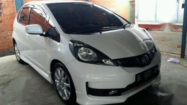 Harga Honda Jazz Ge8 1.5 E At 2013. Honda Jazz GE8 1.5 E AT (CKD) Warna Putih Orchild Mutiara. 2013