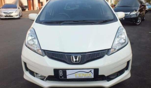 Harga Honda Jazz Rs 2012 Matic. Honda jazz RS 2012 Matic putih sudah model 2013 1188721