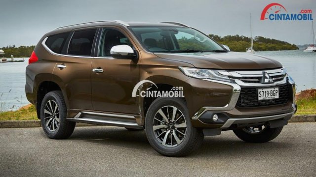 Interior Mobil Pajero Sport. Review Mitsubishi Pajero Sport 2017: SUV dengan banyak pilihan