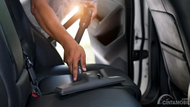 Cara Mengeringkan Karpet Dasar Mobil. Pengeringan Interior Mobil Hanya dalam 5 Langkah Sederhana