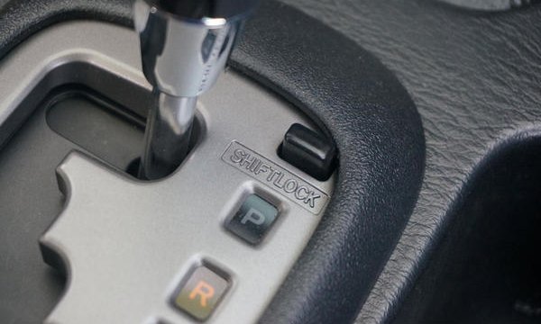 Cara Menggunakan Shift Lock Ertiga. Bagi Pengguna Transmisi Otomatis, Berikut Cara Gunakan Fitur