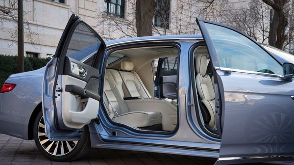 Harga Mobil Pintu Ke Atas. Tak Asal Buka-Tutup, Yuk Mengenal Berbagai Model Pintu Unik Di