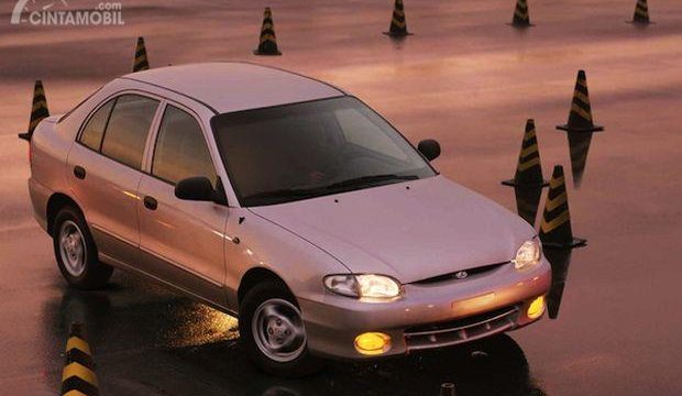 Perawatan Mobil Hyundai Accent. Review Hyundai Accent 1998: Mobil Yang Sempat Jadi Kandidat