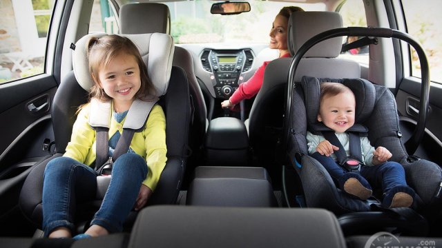 Tempat Duduk Bayi Di Mobil. Jangan Dipangku, Ini Posisi Duduk Anak di Mobil Sesuai Usianya