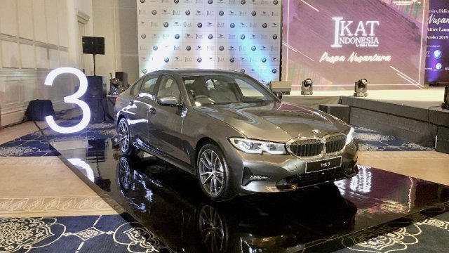 Harga Bmw 320i Sport. Review All-New BMW 320i Sport 2019: Tetap Kaya Fitur Dengan