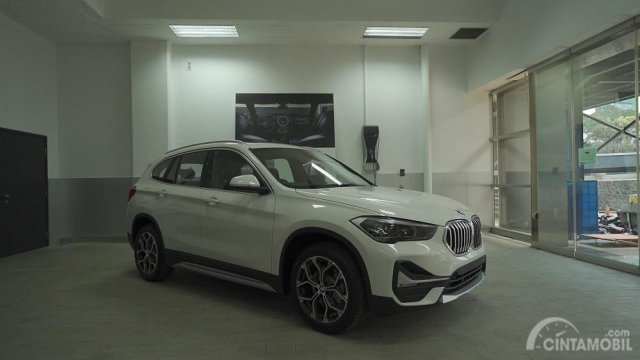 Perbedaan Bmw X1 Sdrive Dan Xline. Review BMW X1 sDrive18i xLine 2020: Siapa Bilang Entry Level tak