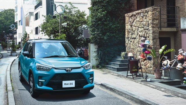 Toyota Raize Interior Seat. Review Toyota Raize 2020: Wajah Baru SUV Mungil Toyota