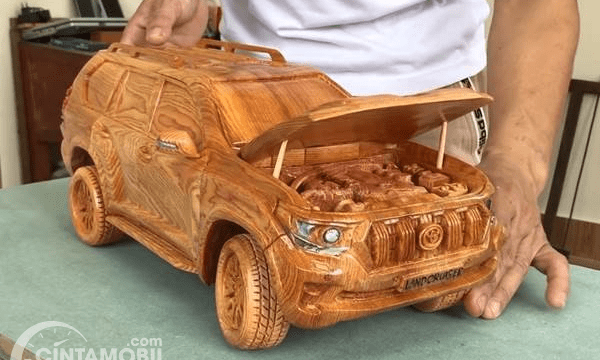 Miniatur Pick Up L300 Dari Kayu. Keren Nih, Miniatur Toyota Prado 2020 dari Ukiran Kayu