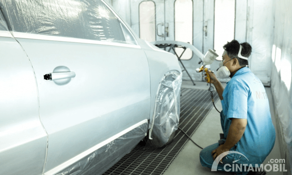 Harga Cat Full Body Mobil Xenia. Berapa Harga Body Repair Mobil Penyok Sekarang?