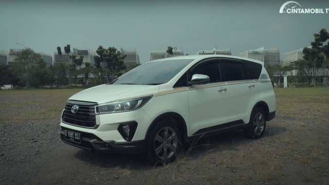 Ground Clearance Innova Reborn. Alasan Kenapa Toyota Innova Venturer Tetap Laris Meski Harganya