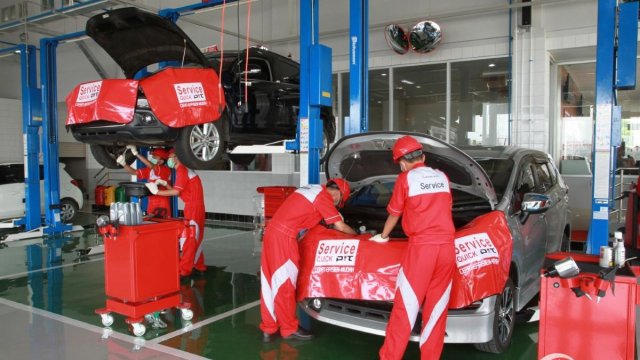 Service Mobil Di Bengkel Resmi Atau Biasa. Plus-Minus Servis Mobil di Bengkel Resmi vs Bengkel Umum