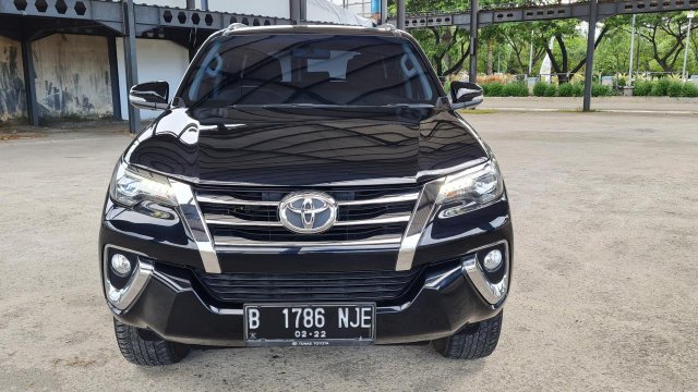 Gambar Mobil Fortuner Warna Hitam. Beli mobil Toyota Fortuner warna Hitam bekas, baru: harga nego