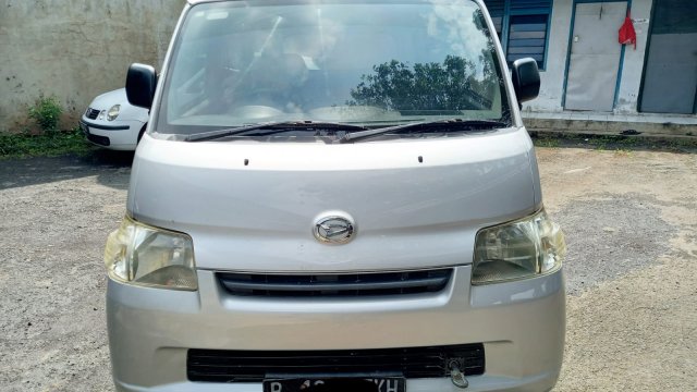 Mobil Grand Max Minibus. Mobil Gran Max Bekas